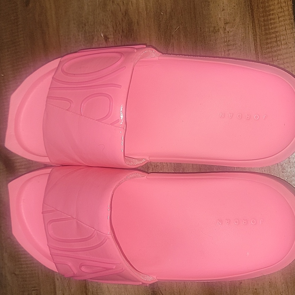 Jordan slides Size 8